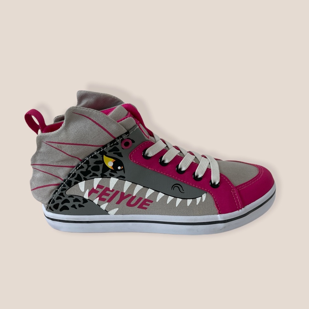 Feiyue. Delta Mid Animal. Girl’s Size 2